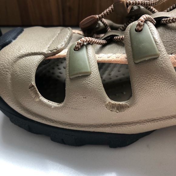 Crocs Sz 8 “Bite Collection” Good condition Mens size 6 - Picture 7 of 8